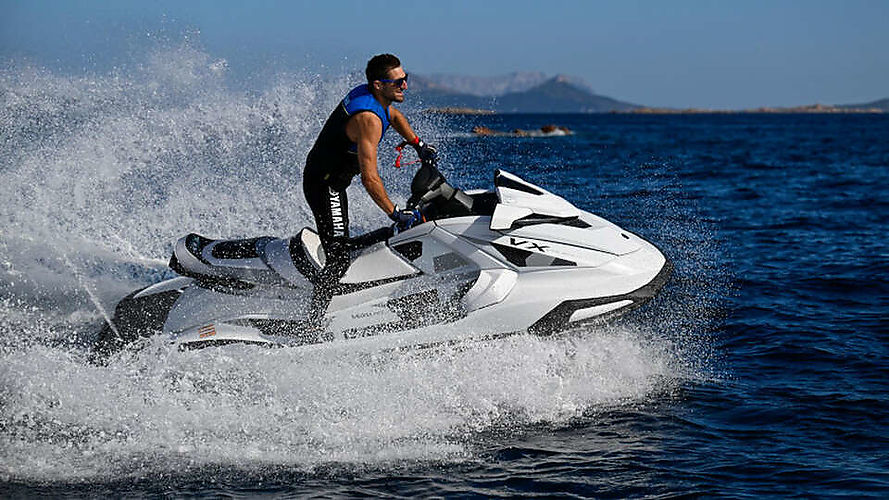 Reload Activities - Jet ski pour louer avec licence à Empuriabrava 02