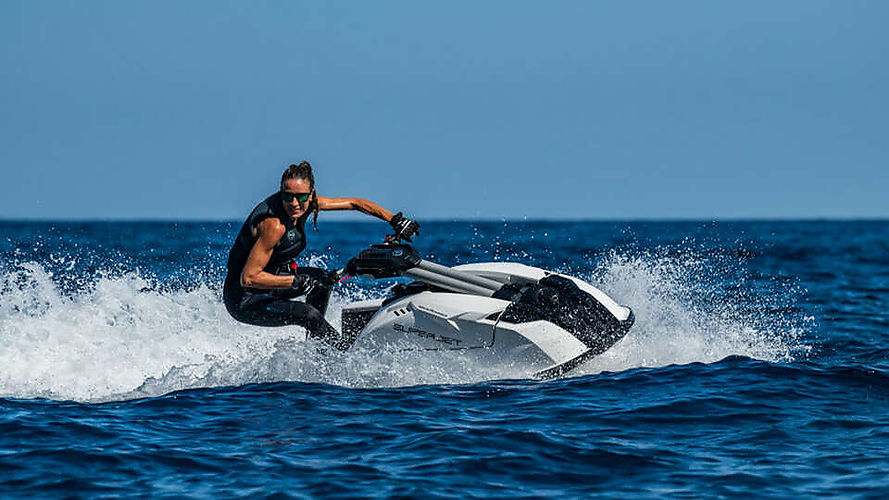 Reload Activities - Jet a bras pour louer à Empuriabrava, Costa Brava 002