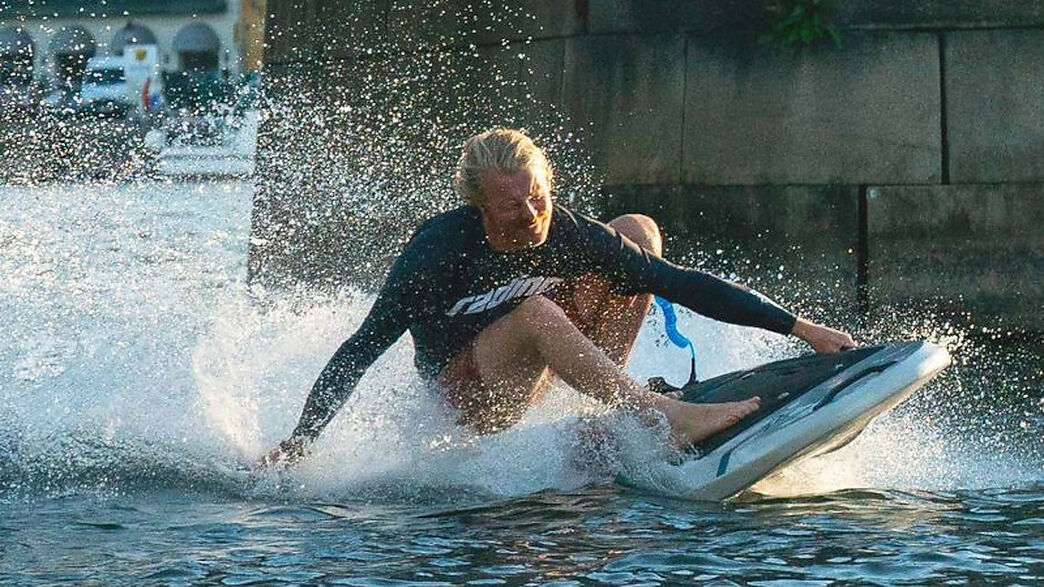 Reload Activities - Alquiler de JetBoard Surf en Empuriabrava 003