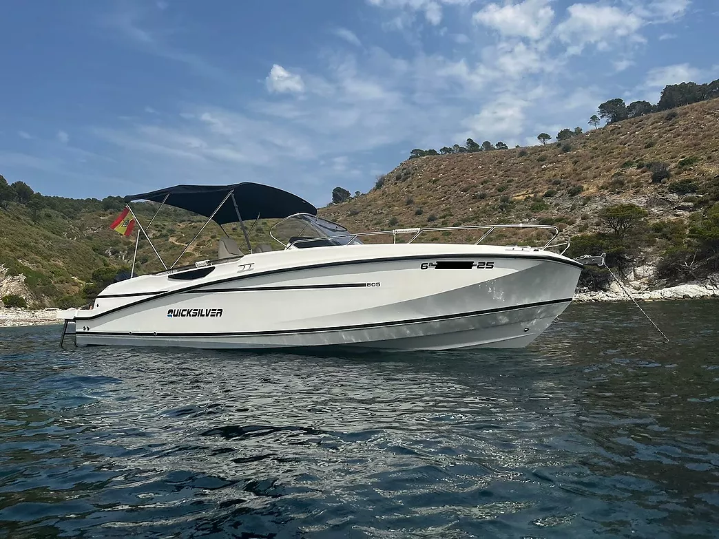Reload Activities - Alquiler de barco en la Costa Brava con la Quicksilver 805 Open 01