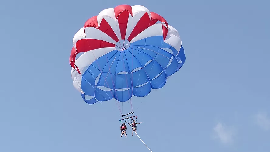 Reload Activities - Parachute ascensionnel à Roses 01