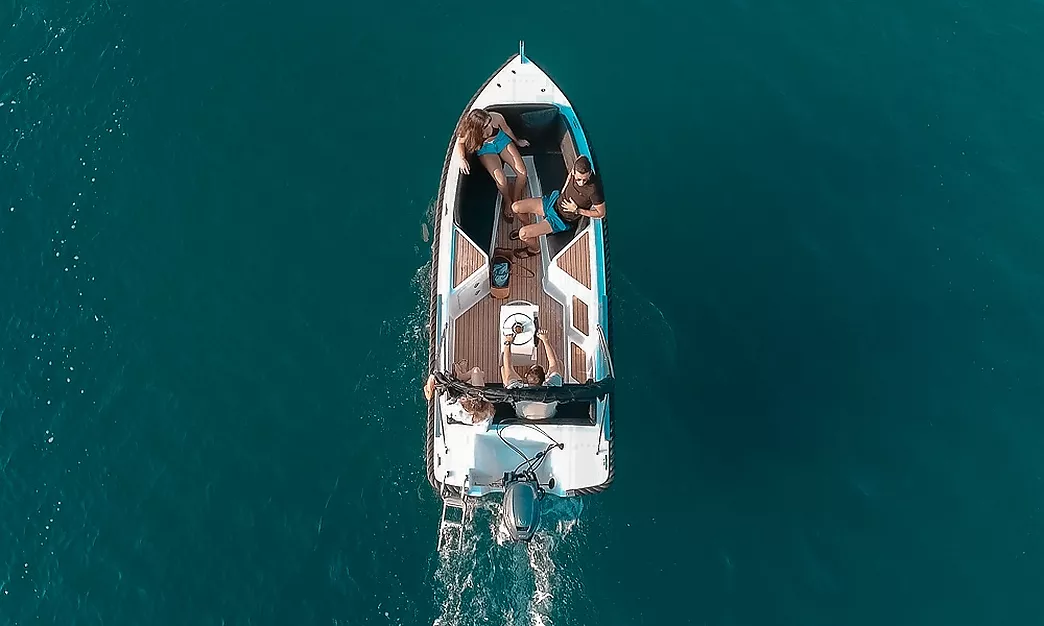 Reload Activities - Barco sin licencia a Roses 02